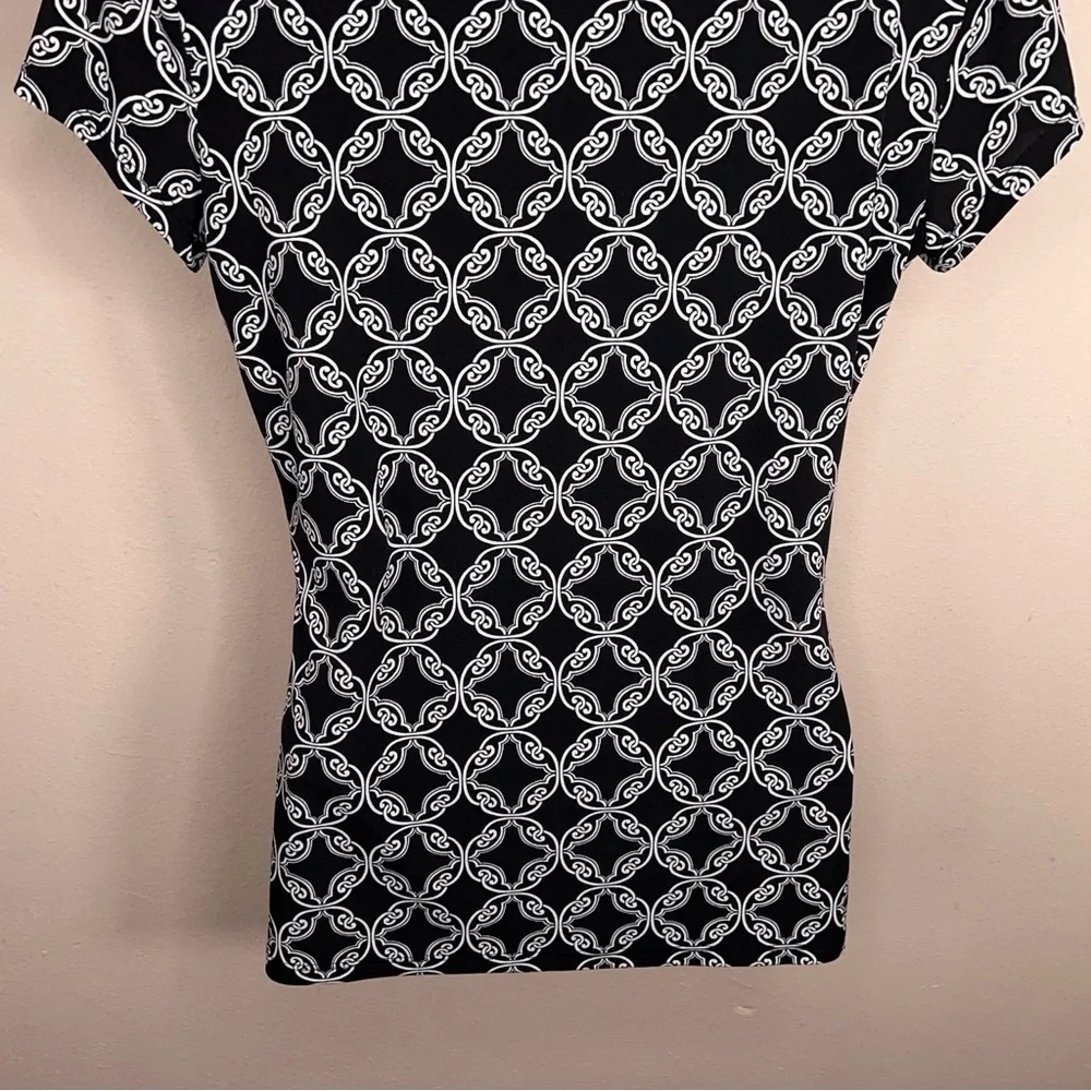 XS White House Black Market Short Sleeve Blouse Stretch Geometric Print